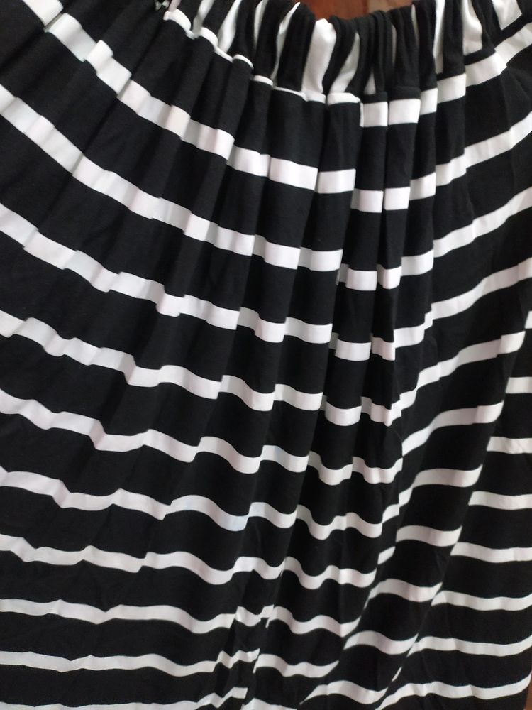 Lovely Black 🖤 & White 🤍 Skirt