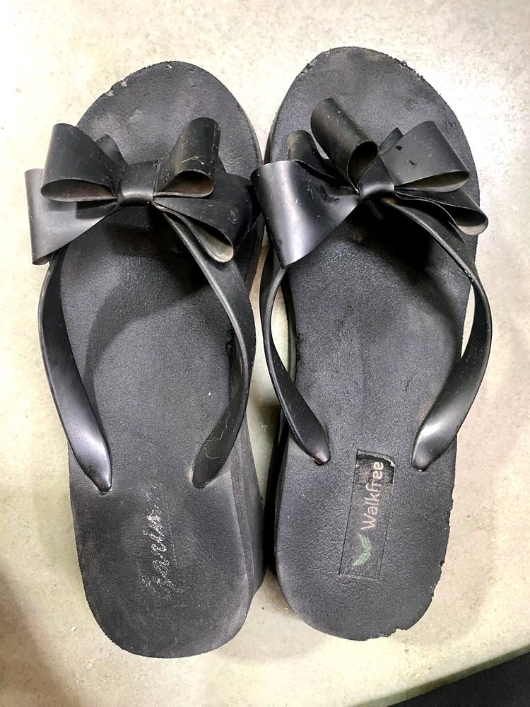 Black Foam Slippers With Bow