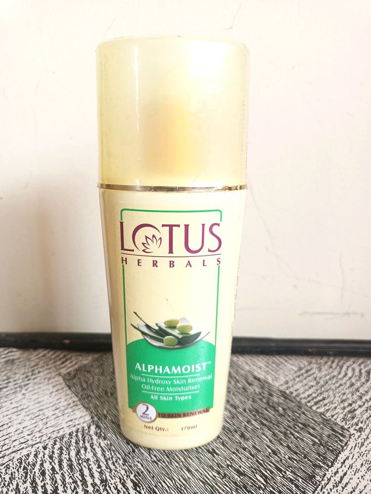 Lotus Herbals Alphamoist Oil Free Moisturizer