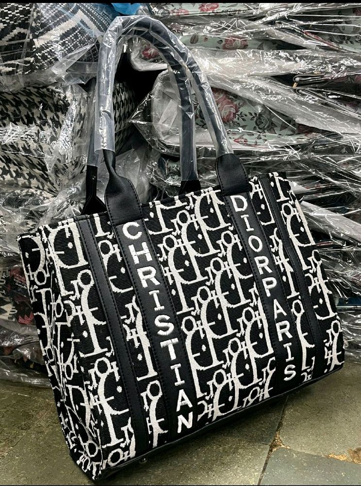 Black White Tote