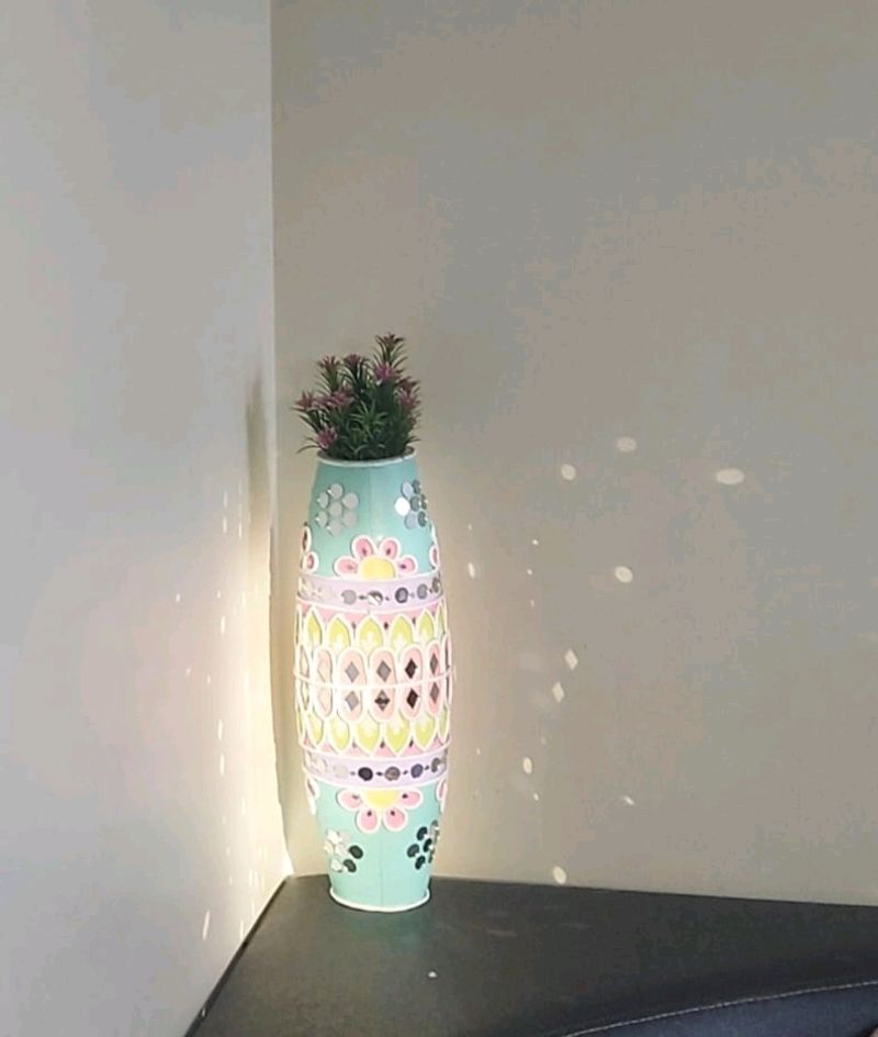 LIPPAN ART VASE