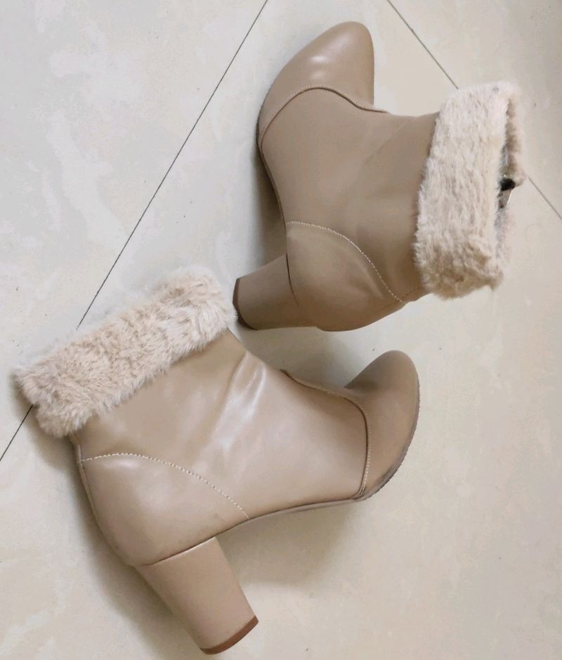 Beige Ankle Length Boots With Fur - Flat n Heels