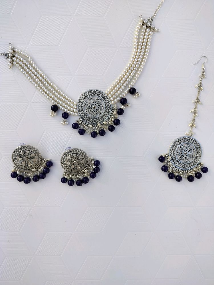 Beautiful Choker Set With Earrings And Tikka