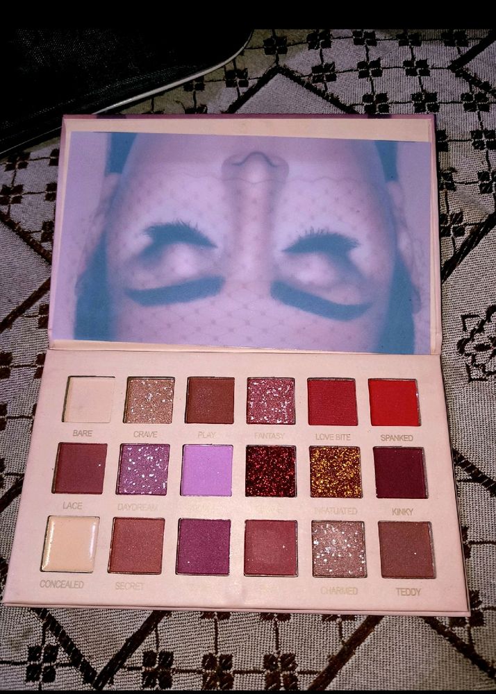 New Nude Eyeshadow pallete not used