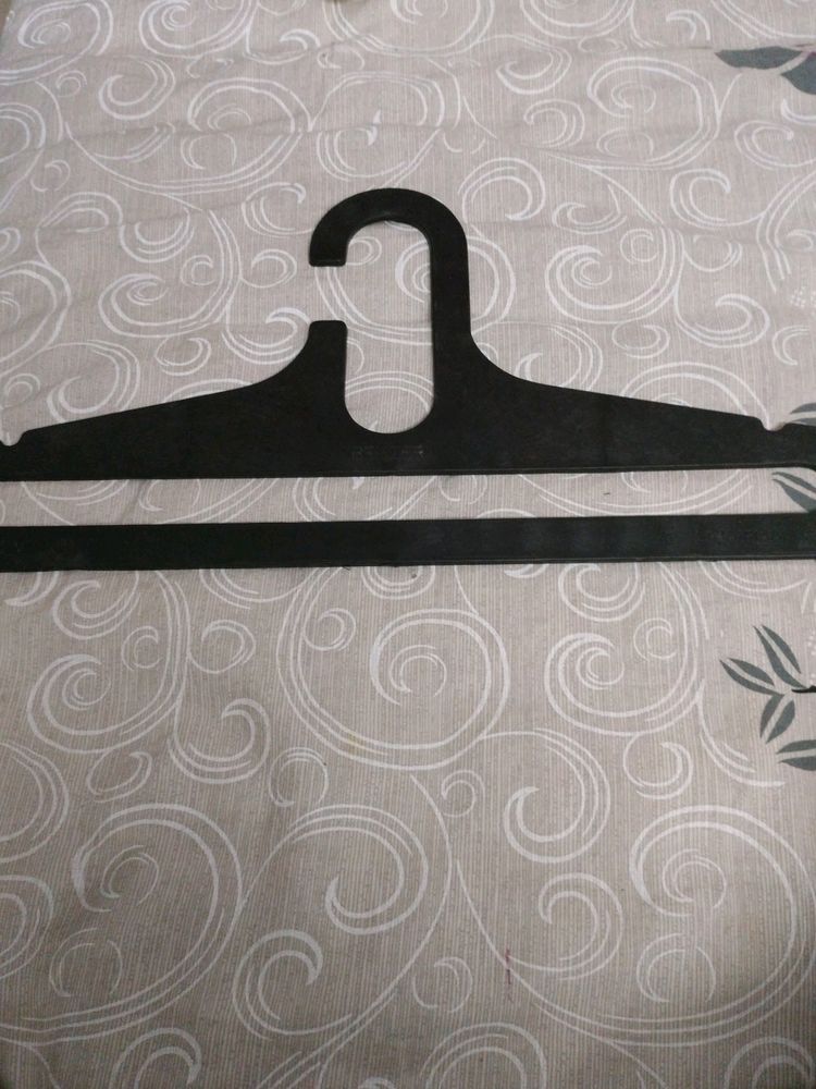 6 Pieces  Of Cloth Hanger Black