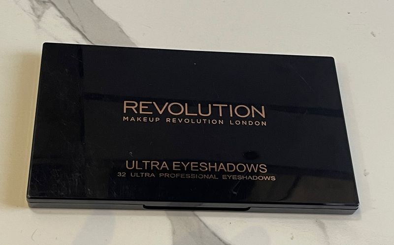 Makeup Revolution London 32 Eyeshadow Palette