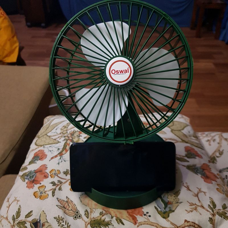 Retractable Convenient Electric Stand Fan - Green