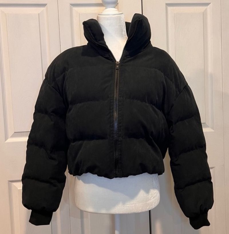 CROPPED BLACK PUFFER JACKET