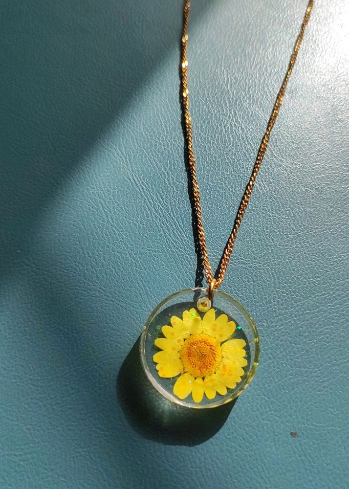 Pintrest Sunflower Necklace 🎀🌻