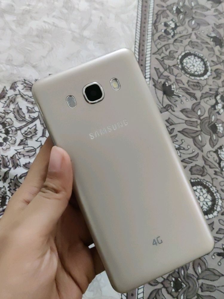 SAMSUNG J5