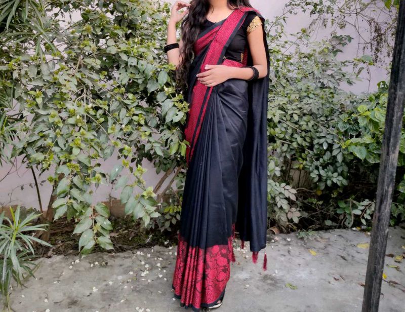 Black Red Saree For Daily Uses