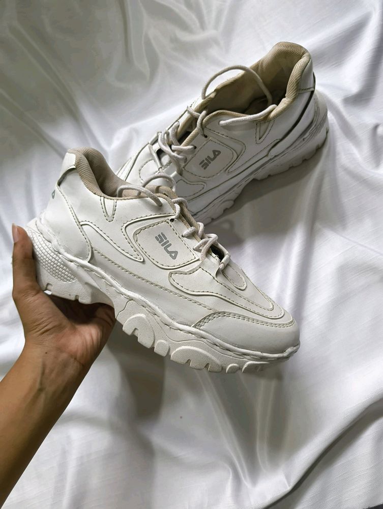 🔥OG🔥 FILA White Shoes