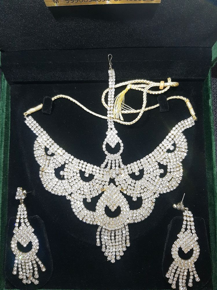 White Colour Jarkan Set With Maang Tikka And Earri