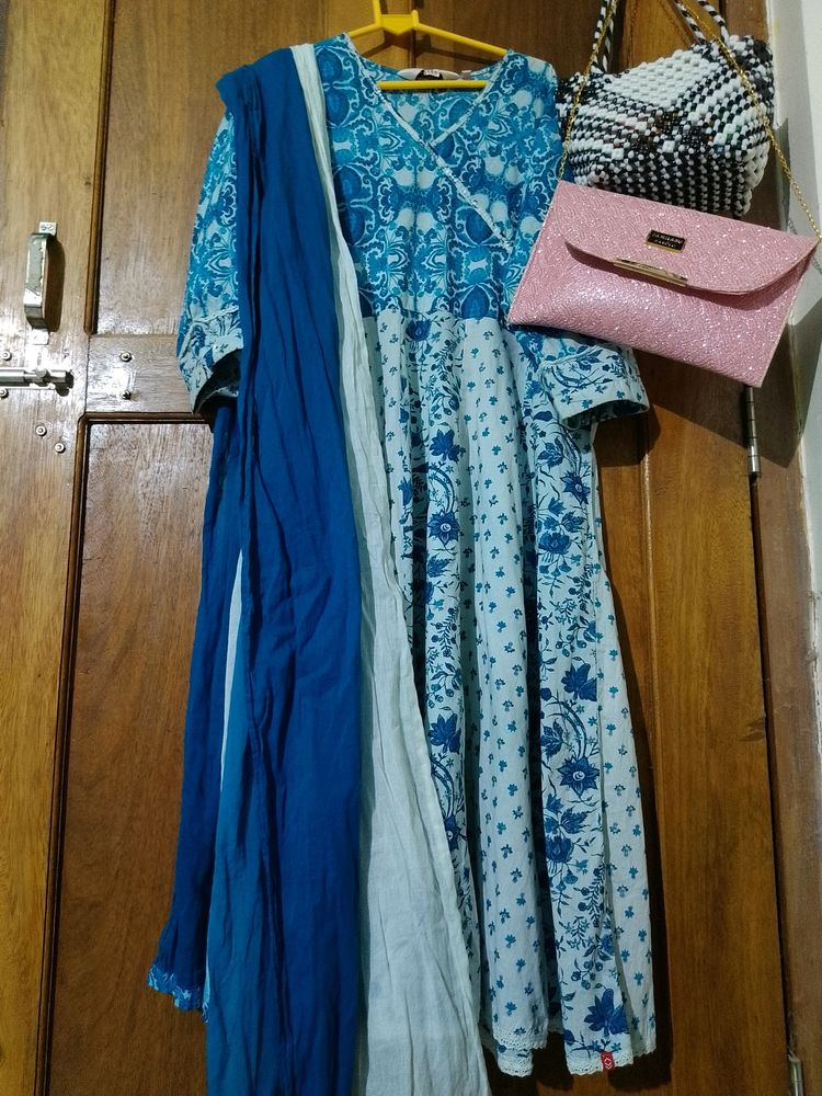 This Very Nice Condition Kurti And Dupatta