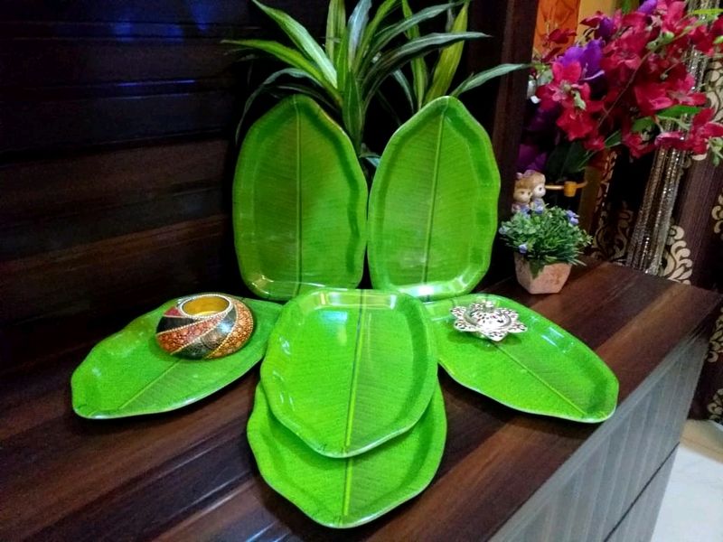 🆕️ Banana Leaf Shape Snacks Plates - Medium Size