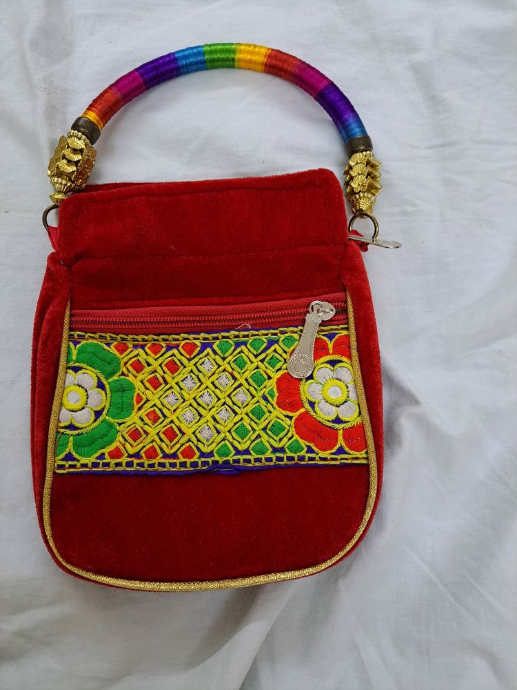 🔥🔥🆕️BRAND NEW BEAUTIFUL RED PURSE