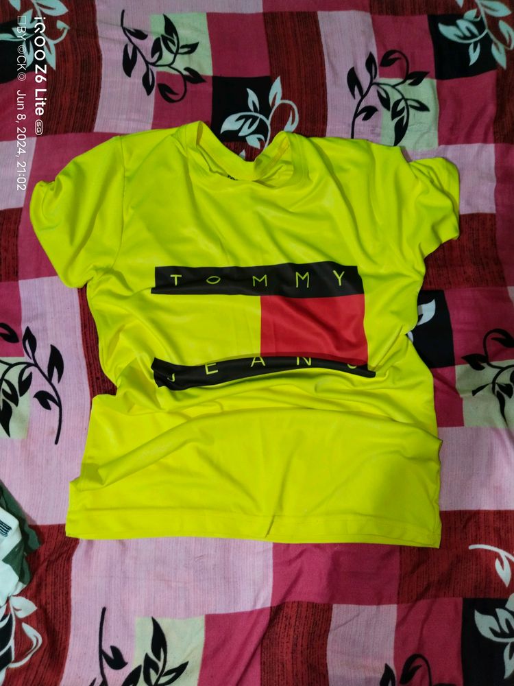 Tommy Hilfiger T-shirt M Size