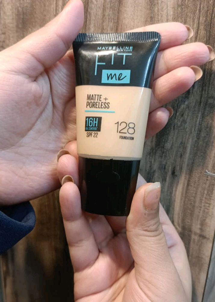 Maybelline New York Fit Me Liquid Foundation Tube