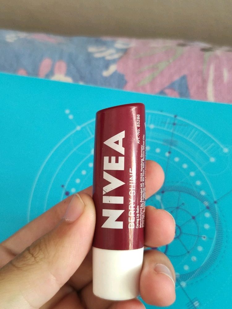 Nives Lip Balm Shade Berry Shine