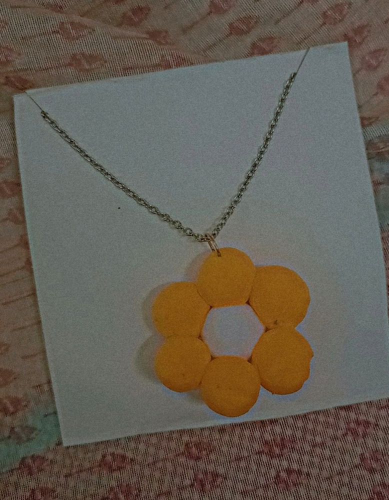 Beautiful Flower Necklace And Earrings