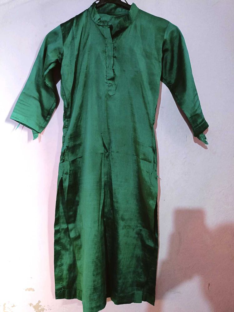 Straight Fit Silk Shine Kurti💚