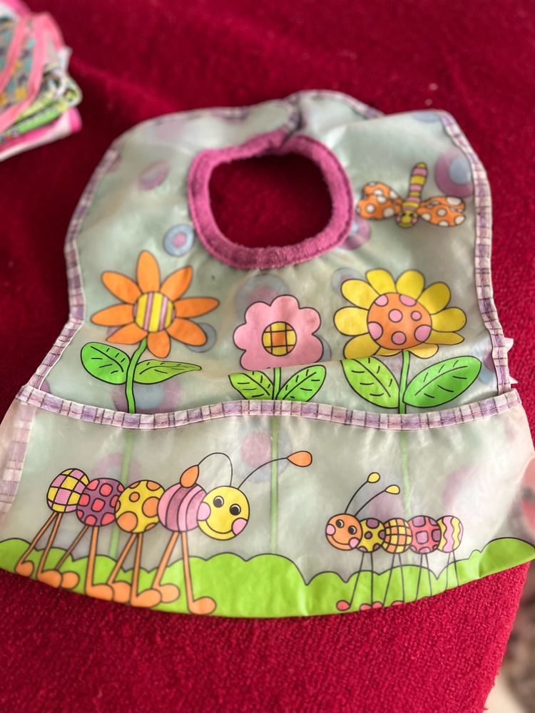 Preloved EZ Clean feeding Bib-Garden