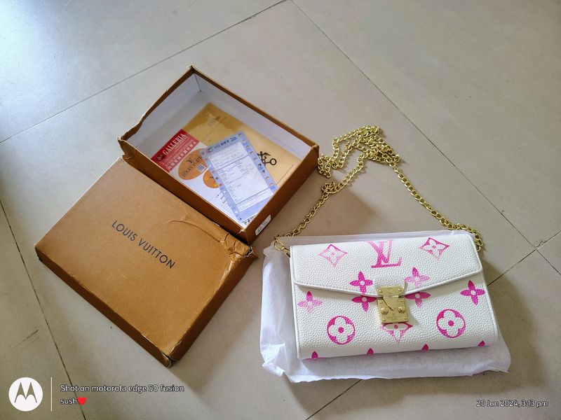 LOUIS VUITTON SLING