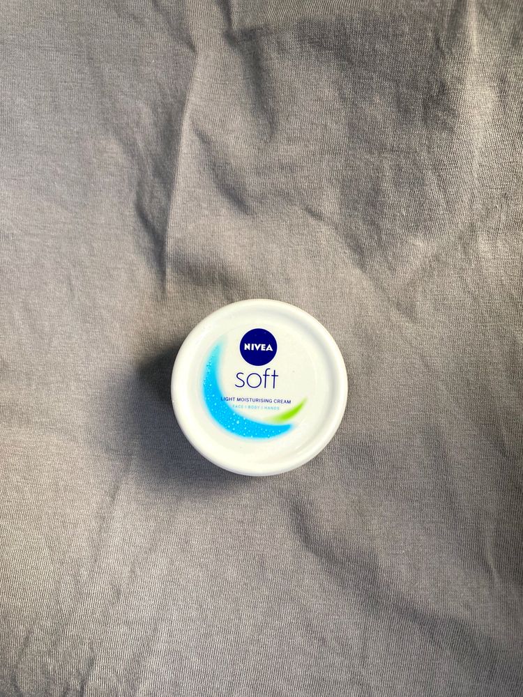 Nivea Soft Moisturizer Cream