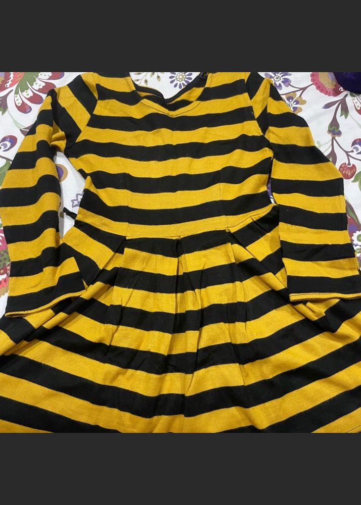 Dress With Mustard Black Stripes And A Belt