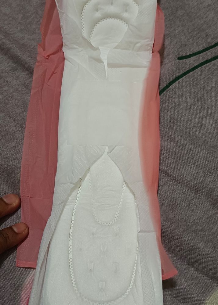 100 Sanitary Pads Of XXL Size