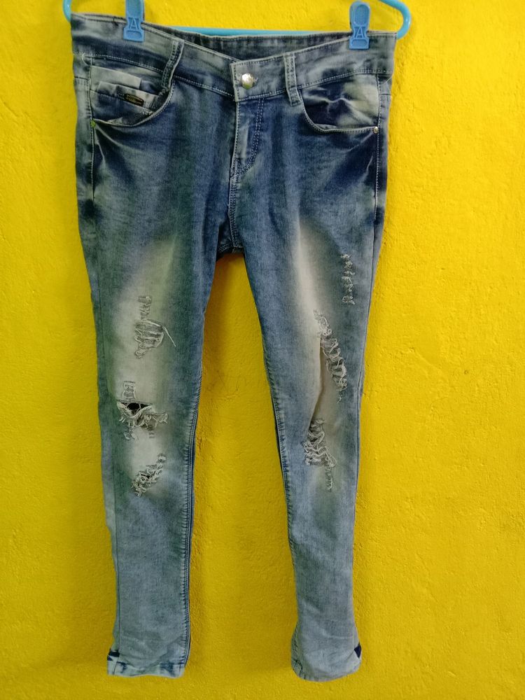 Women Damage Jeans.