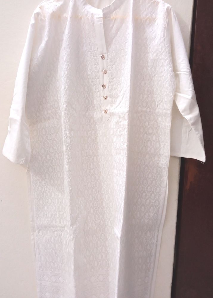 Beautiful White Pure Cotton Kurta With embroidery