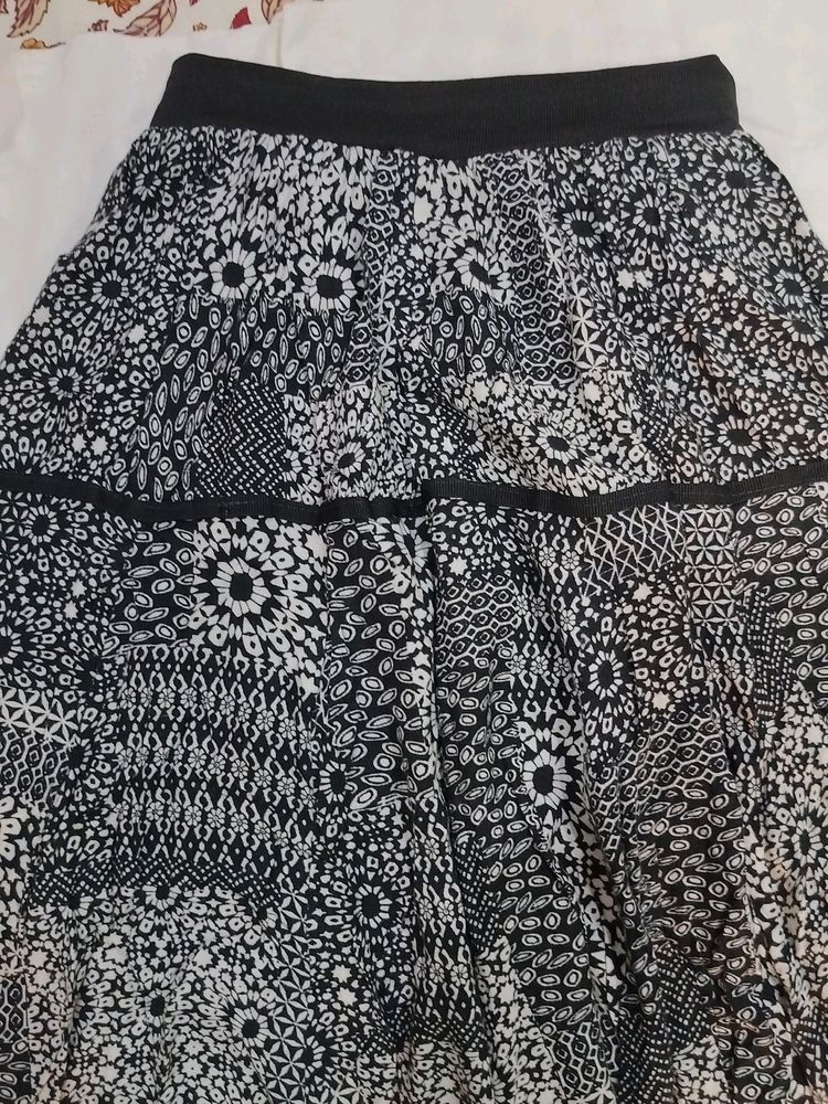 Black And White Printed Long Skirt (Stretchable)