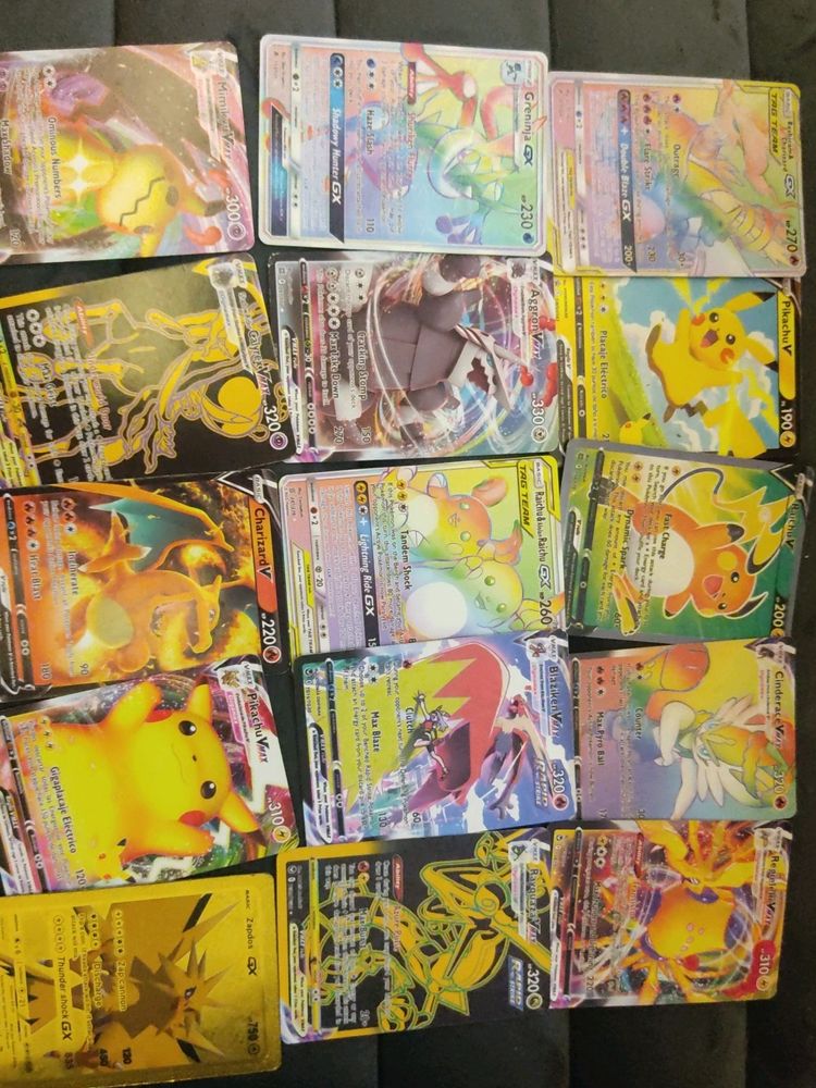 Very Rare 15 Pokemon Cards With One Golden Free