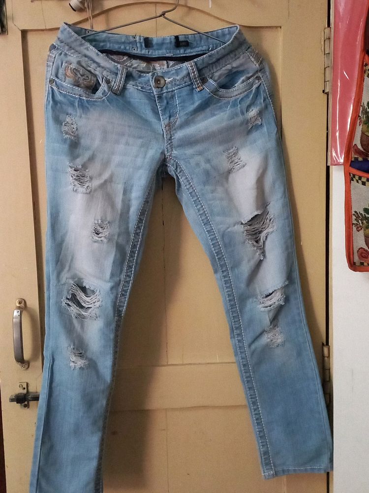 Ripped low-rise Denim