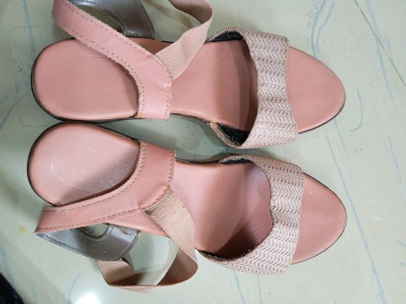 Peach Coloura sandals 👡