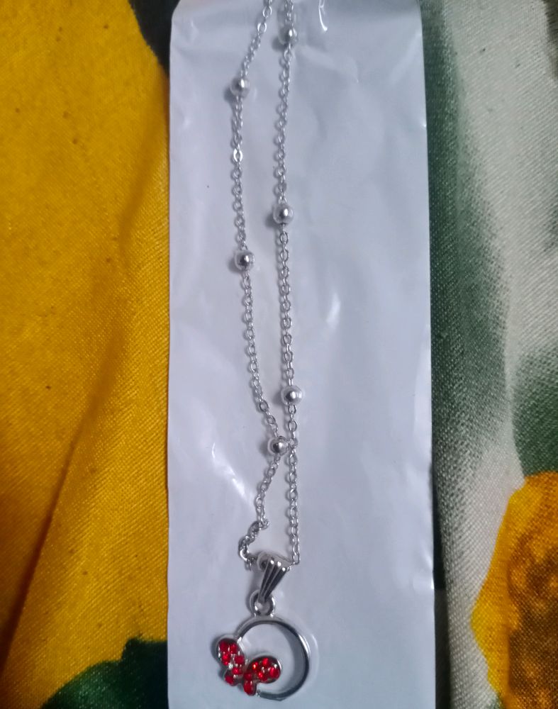 Long Chain With Pendent