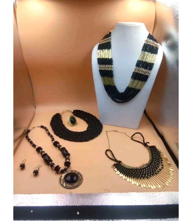 4 Black Neckless Set