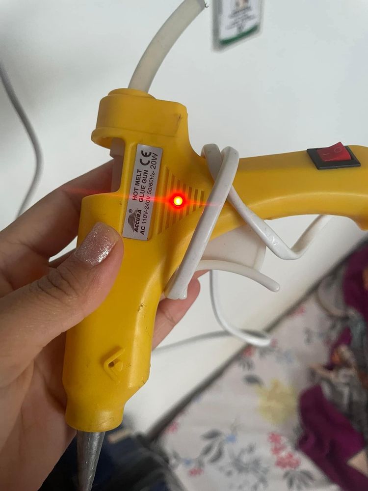 Glue gun