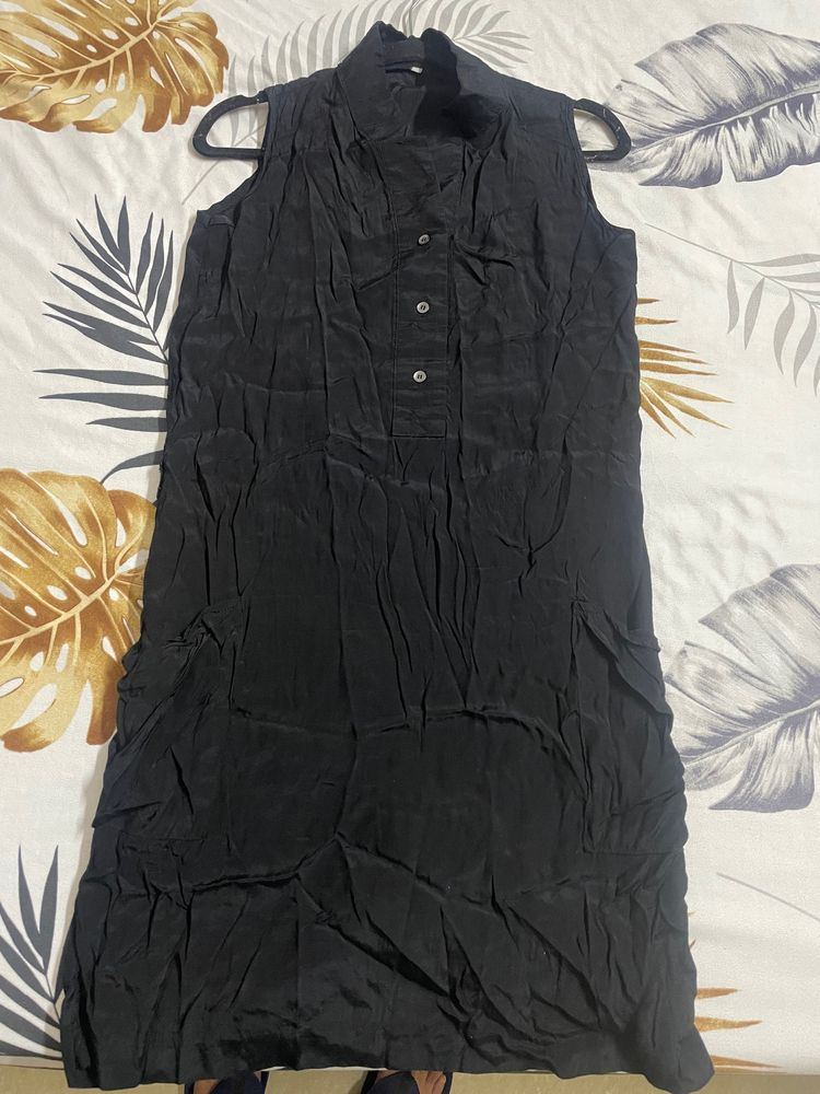 A Casual Black Straight Shift Dress