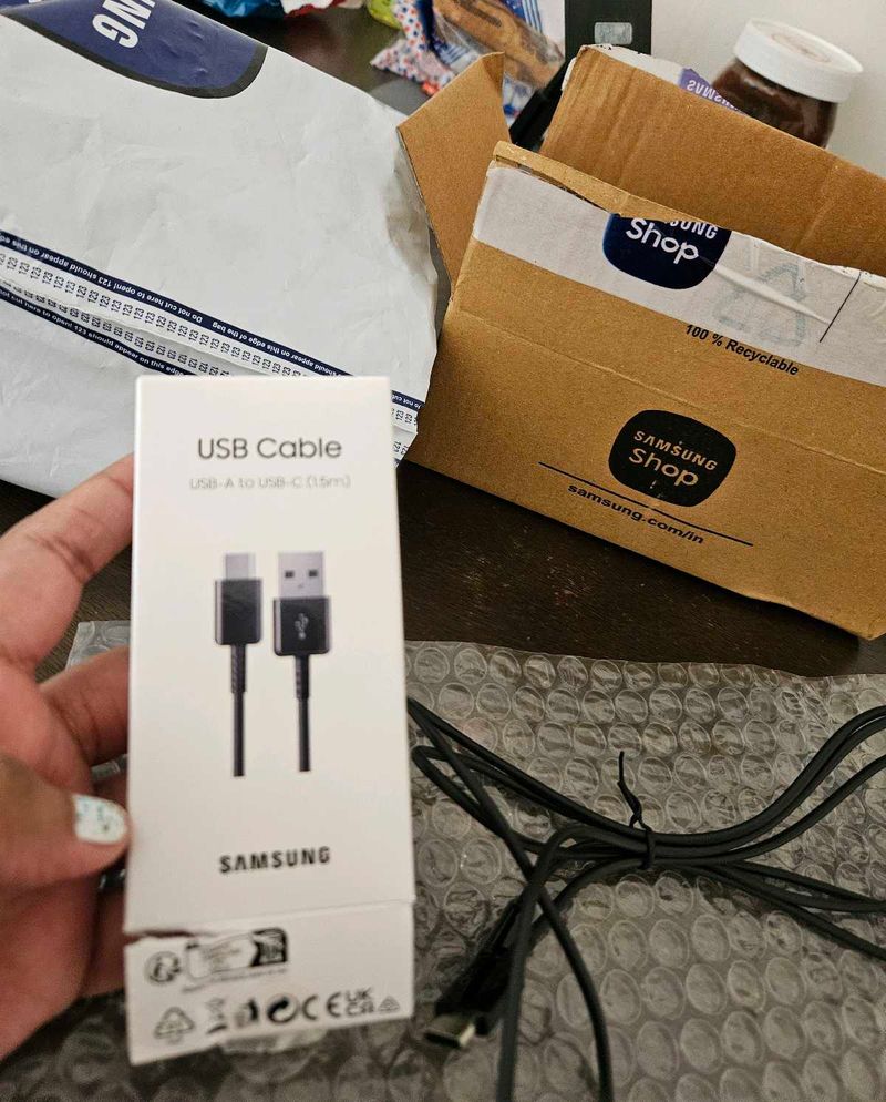 SAMSUNG USB A to C cable