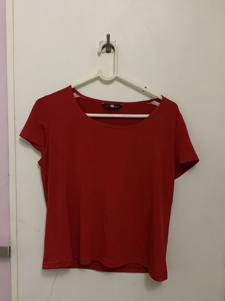 red fitted tshirt