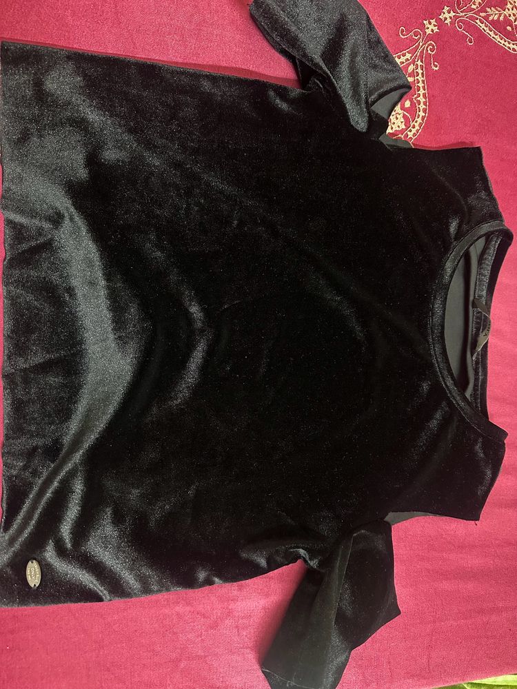 ONLY black velvet top