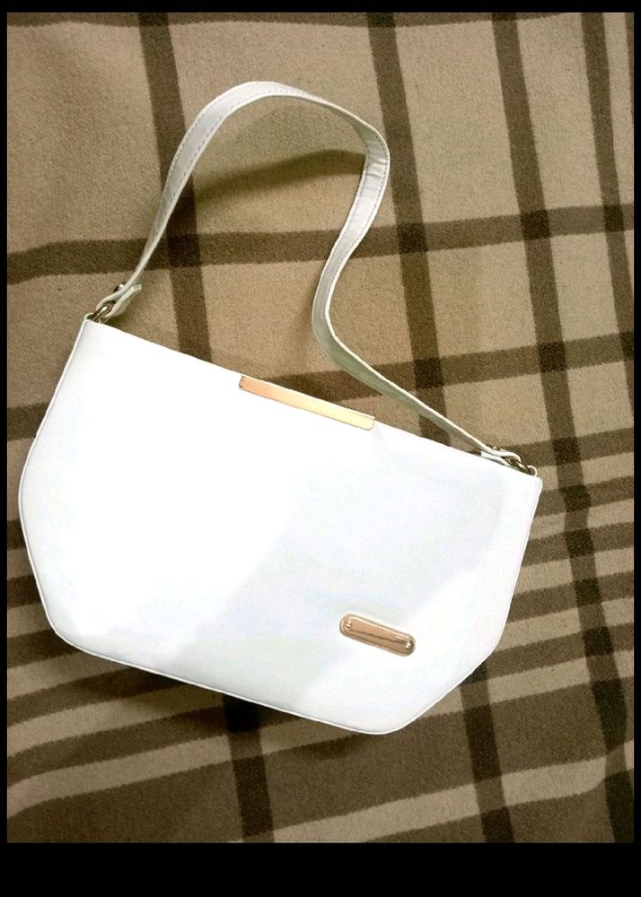 Classy White Bag 🤍