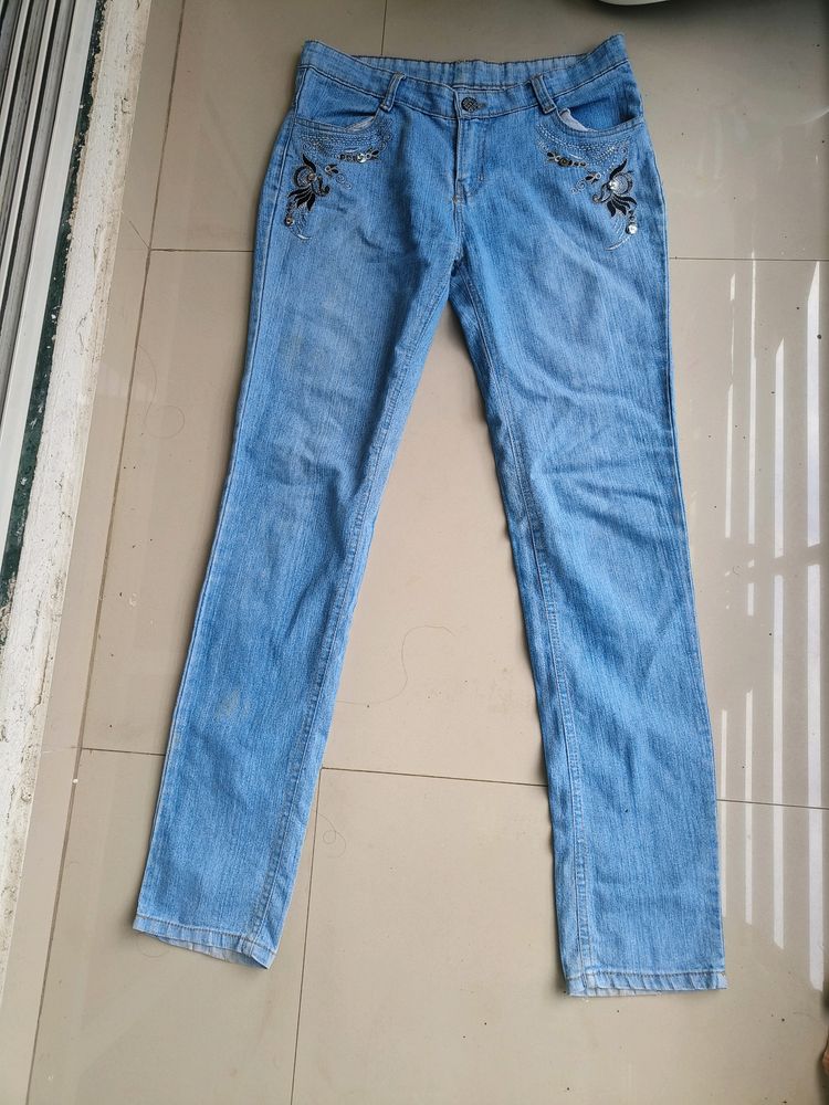 Jeans For Women Waist Size 32 and Length is 40