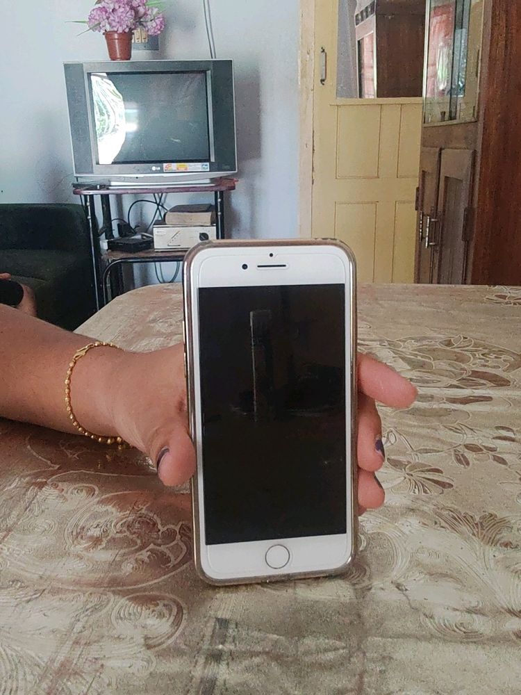 IPhone 8 In Great Condition.. Silver Color