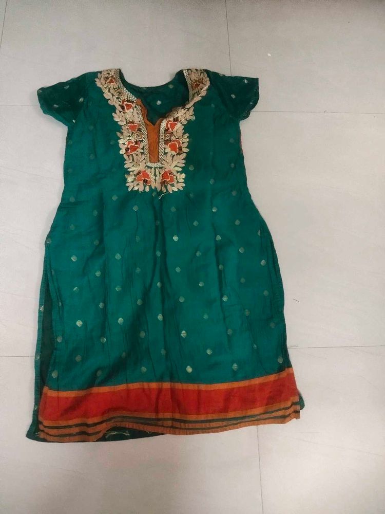 Elegant Green Embroidered Kurti Women