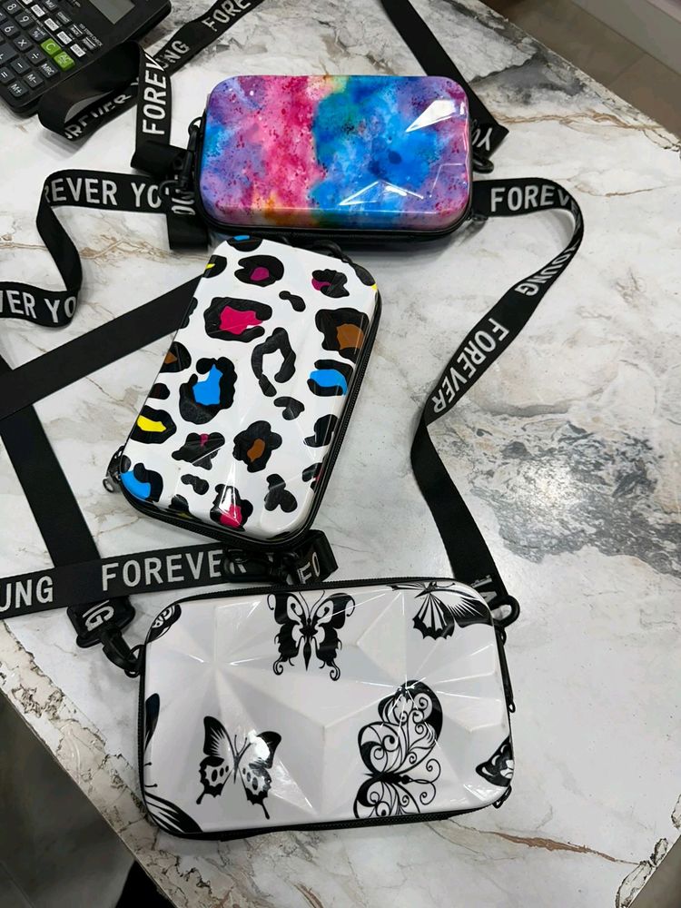 FOREVER YOUNG SLING BAG