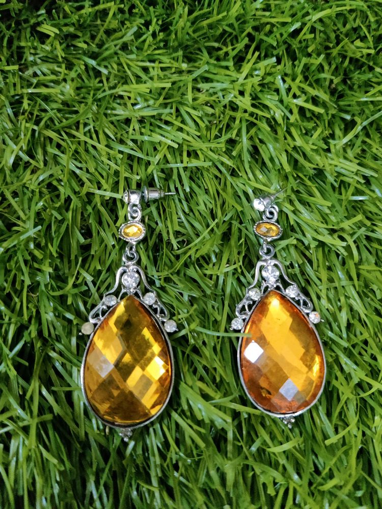 Earring With Yellow Stone