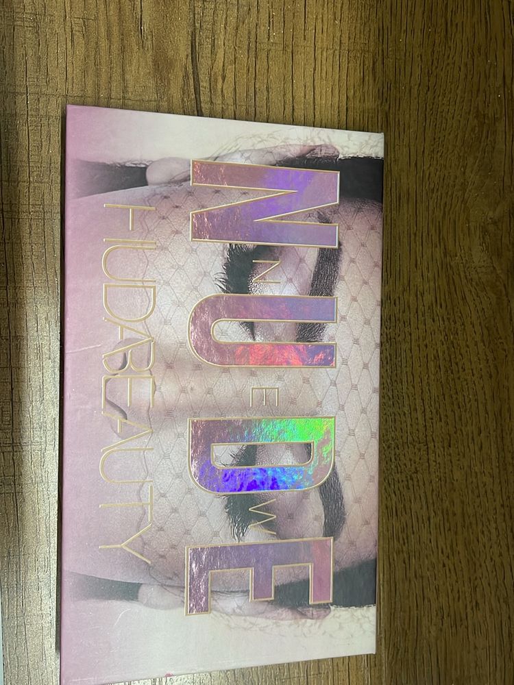 Huda Beauty Eyeshadow Palette